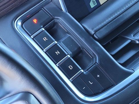 Used 2024 Chevrolet Suburban LT image 21