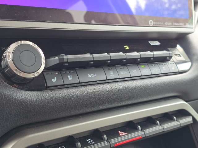 Used 2022 Toyota Tundra Limited AWD/4WD image 32