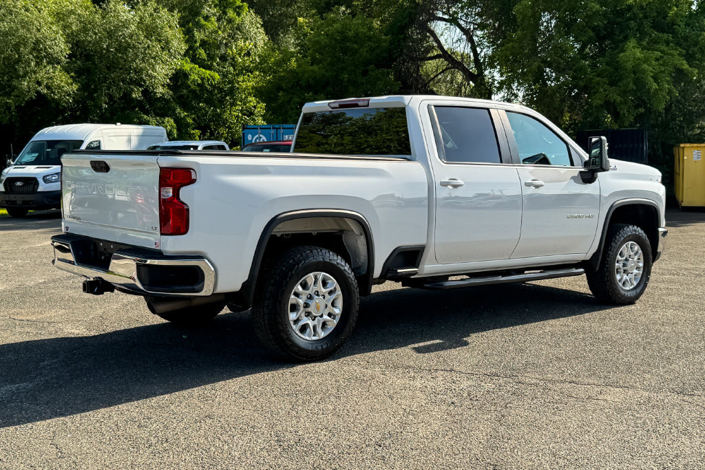 Used 2024 Chevrolet Silverado 2500 LT AWD/4WD image 3