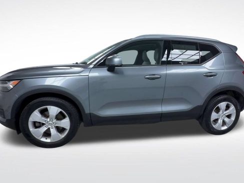 Used 2019 Volvo XC40 T5 Momentum AWD/4WD image 4