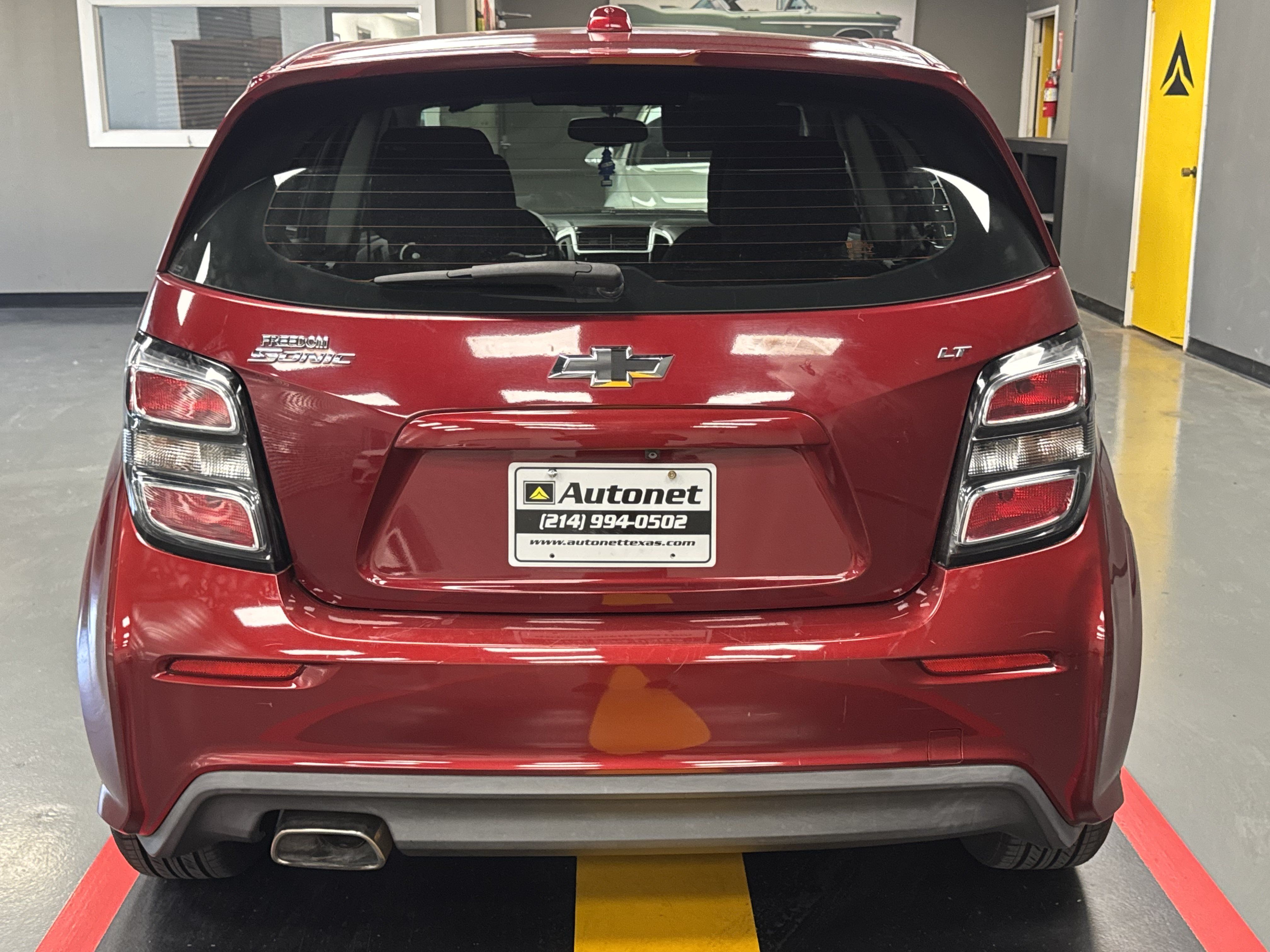 Used 2018 Chevrolet Sonic LT w/ Convenience Package FWD image 8