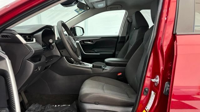 Used 2025 Toyota RAV4 XLE FWD image 12