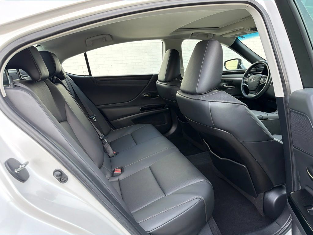 Used 2023 Lexus ES 250 w/ Premium Package w/ Premium Package AWD/4WD image 10