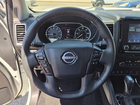 Used 2023 Nissan Frontier SV w/ Technology Package AWD/4WD image 18