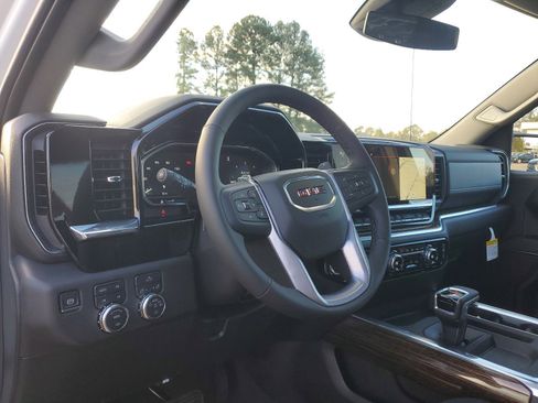 New 2025 GMC Sierra 1500 Elevation image 19