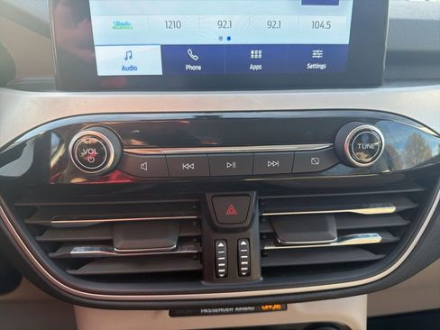 Used 2021 Ford Escape SE image 24