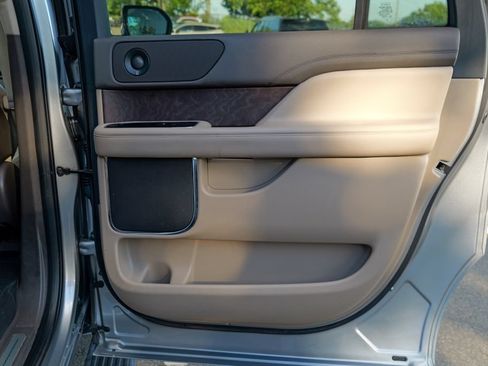 Used 2023 Lincoln Navigator L Reserve AWD/4WD image 30
