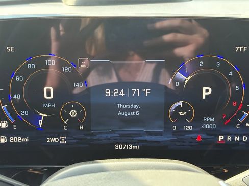 Used 2025 Chevrolet Suburban Z71 AWD/4WD image 5