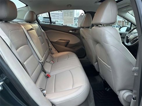 Used 2018 Chevrolet Cruze Premier image 23