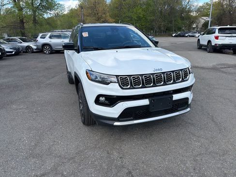 Used 2025 Jeep Compass Limited AWD/4WD image 29