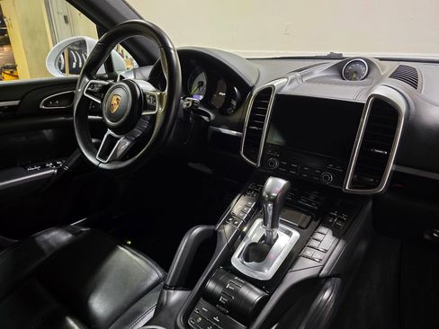 Used 2017 Porsche Cayenne S Platinum w/ Premium Package Plus (Pjy) image 30