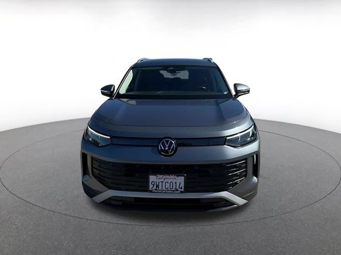 Used 2026 Volkswagen Tiguan SE AWD/4WD image 4