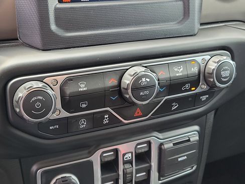 Used 2020 Jeep Wrangler Unlimited Sport S AWD/4WD image 25