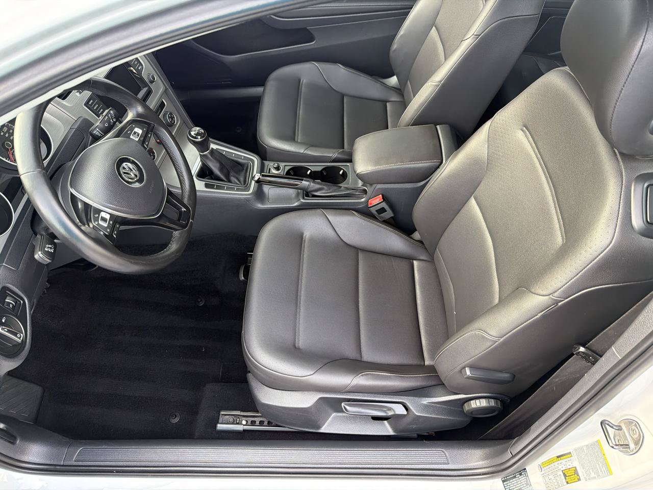 Used 2015 Volkswagen Golf S FWD image 8