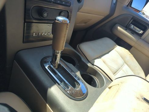 Used 2008 Lincoln Mark LT 4x4 image 7