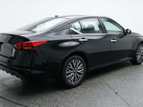 Used 2025 Nissan Altima 2.5 SV image 9