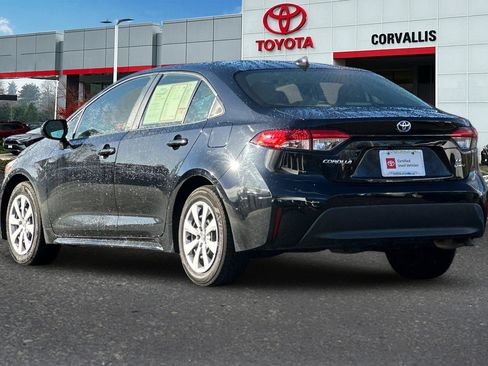 Used 2025 Toyota Corolla LE image 6