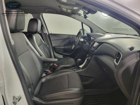 Used 2019 Chevrolet Trax LT w/ LT Convenience Package FWD image 18