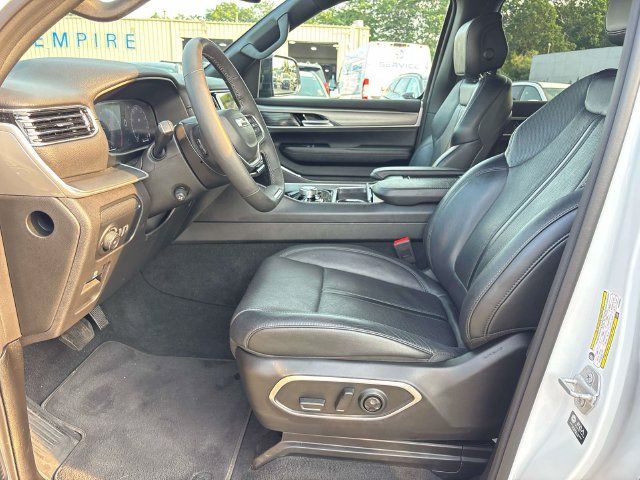 Used 2025 Jeep Wagoneer Series II AWD/4WD image 10