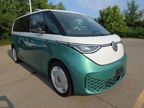 Used 2025 Volkswagen ID. Buzz 1st Edition AWD/4WD image 4