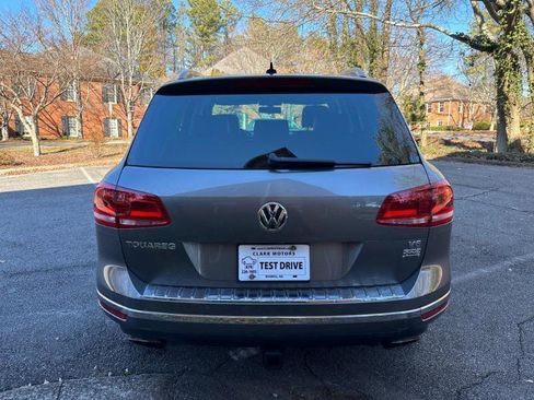 Used 2015 Volkswagen Touareg VR6 AWD/4WD image 8