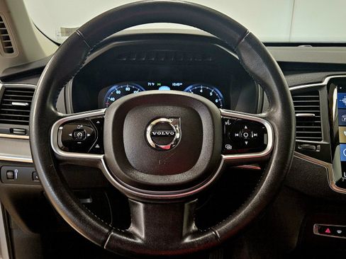 Used 2021 Volvo XC90 T5 Momentum image 40