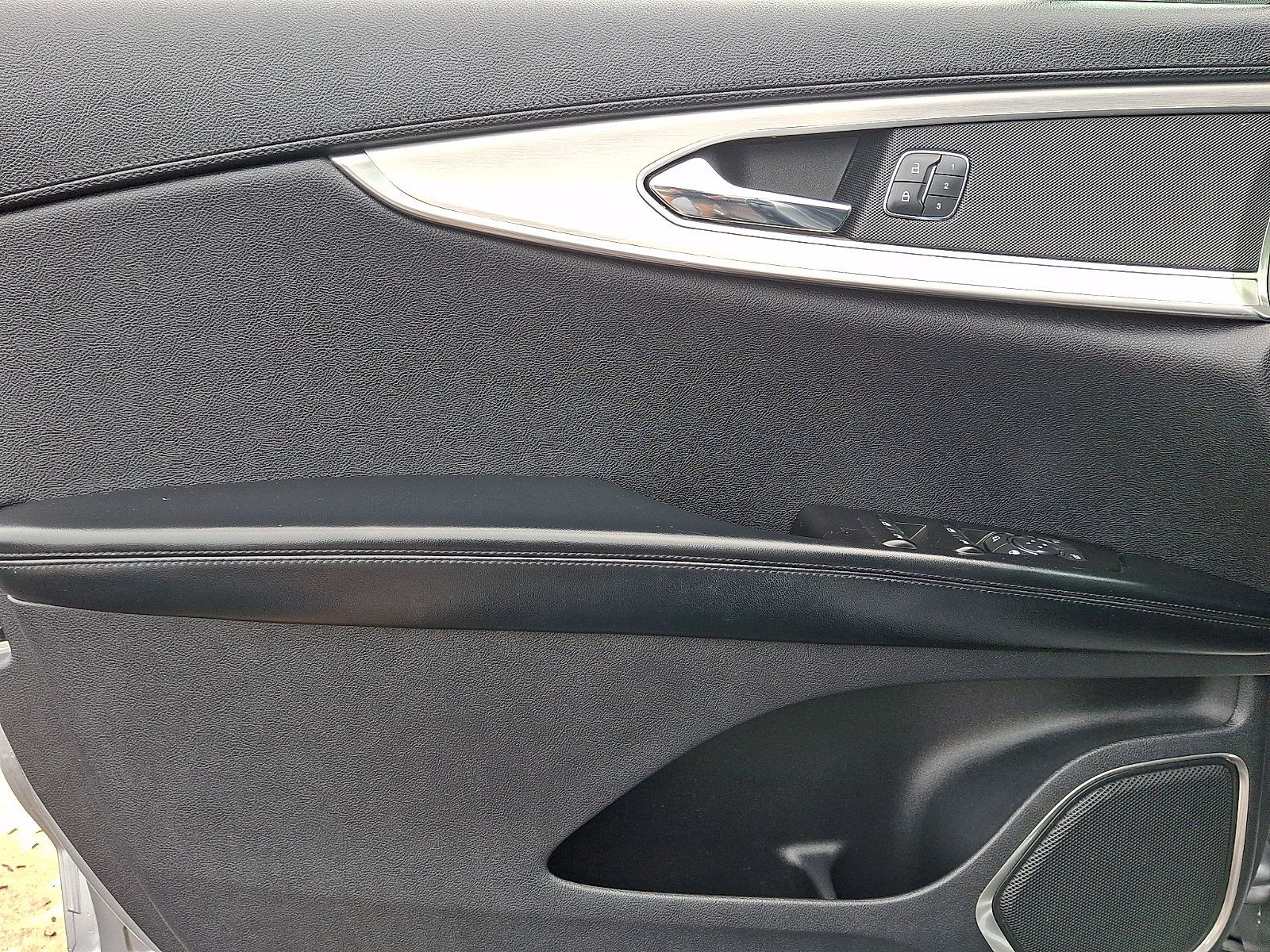 Used 2020 Lincoln Nautilus Premier AWD/4WD image 12
