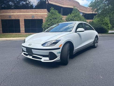 Used 2025 Hyundai Ioniq 6 SE RWD image 4