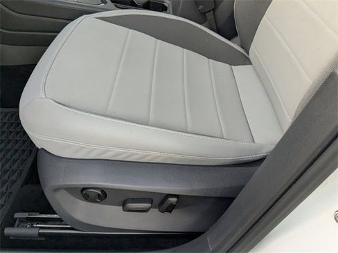 Certified 2024 Volkswagen Taos SE image 21