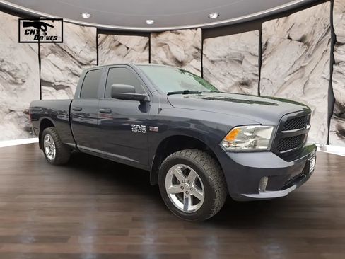 Used 2018 RAM 1500 Express w/ Express Value Package AWD/4WD image 3