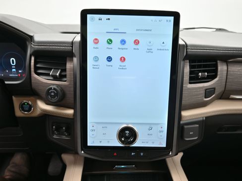 Used 2022 Ford Expedition Limited image 17