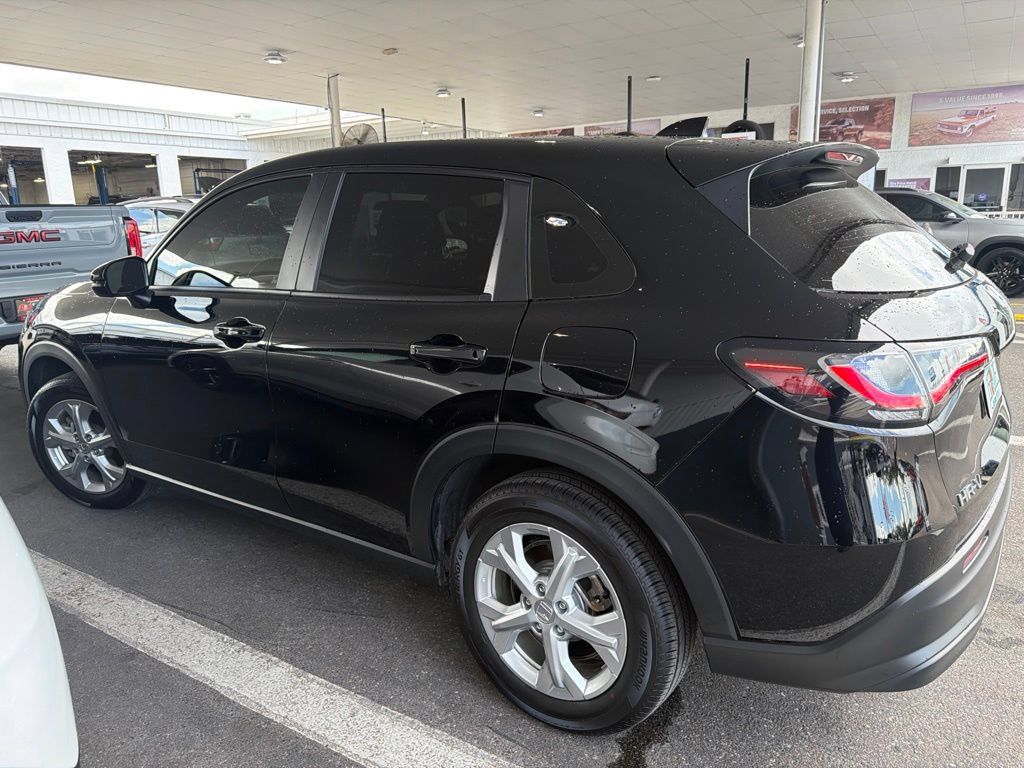 Used 2024 Honda HR-V LX image 8