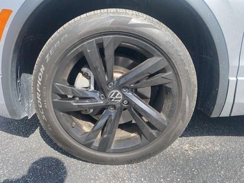 Used 2024 Volkswagen Tiguan SE R-Line AWD/4WD image 6