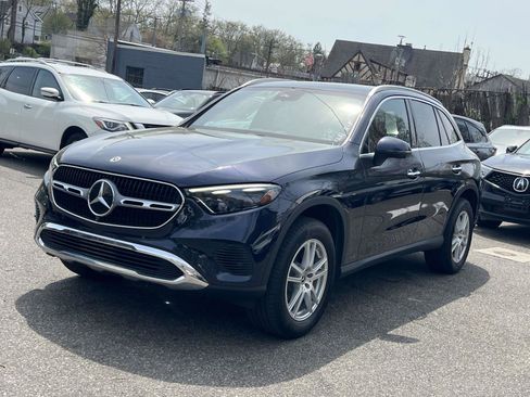 Used 2023 Mercedes-Benz GLC 300 4MATIC w/ Pinnacle Trim Package image 3