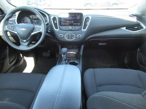 Used 2025 Chevrolet Malibu LT FWD image 13