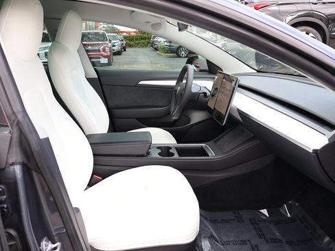 Used 2022 Tesla Model 3 image 29