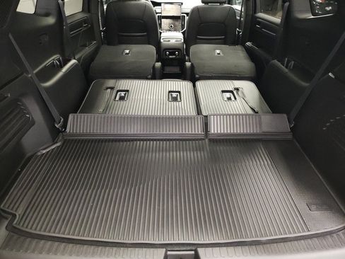 New 2026 GMC Acadia Elevation w/ Elevation Premium Package image 17