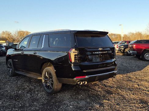 New 2026 Chevrolet Suburban Premier w/ Sun And Tow Package AWD/4WD image 8