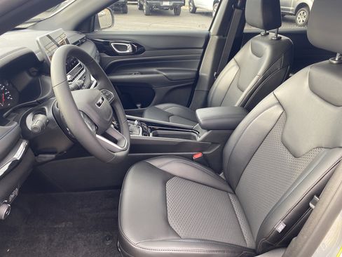 New 2026 Jeep Compass Latitude AWD/4WD image 9