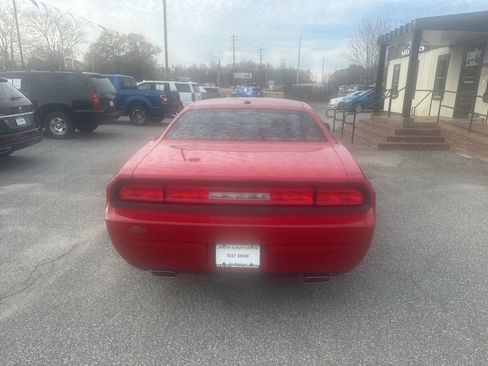 Used 2012 Dodge Challenger SXT image 5