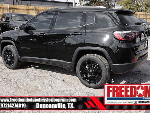 New 2026 Jeep Compass Latitude image 3