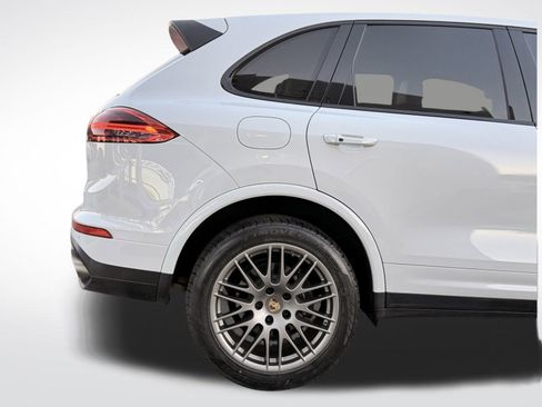 Used 2018 Porsche Cayenne image 43