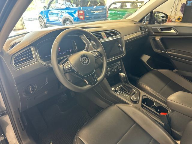 Used 2020 Volkswagen Tiguan SEL AWD/4WD image 24