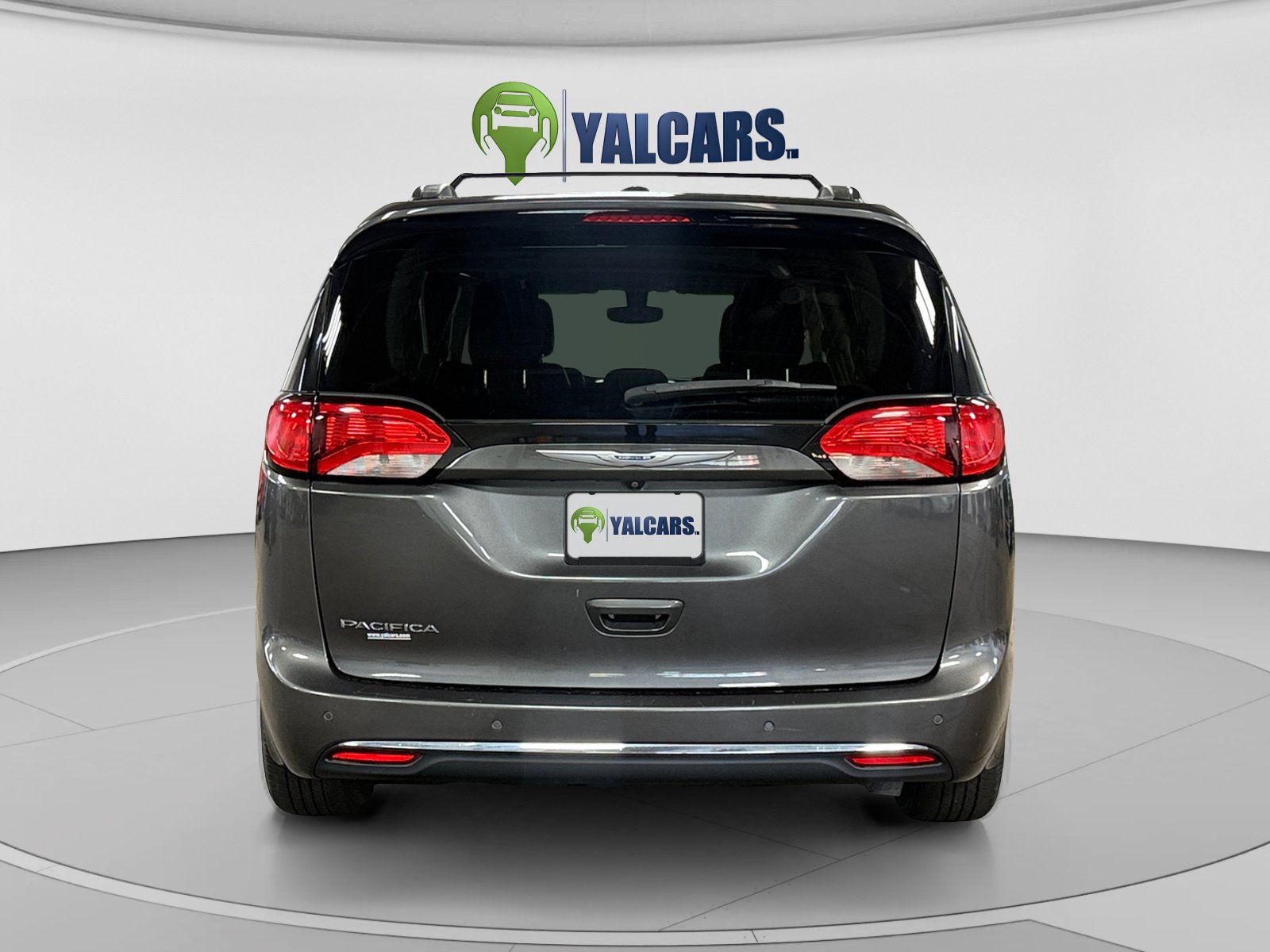 Used 2020 Chrysler Pacifica Touring-L FWD image 4