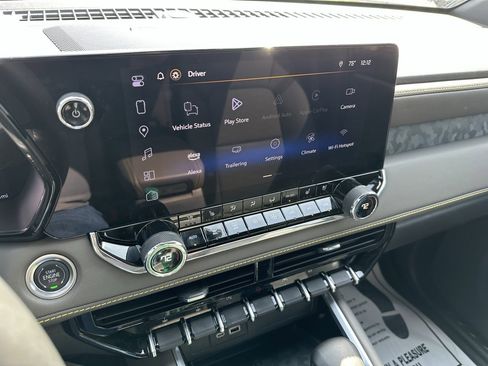 Used 2025 Chevrolet Colorado ZR2 w/ Technology Package image 18