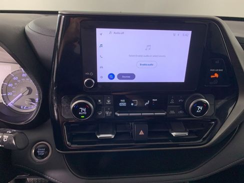 Used 2024 Toyota Highlander LE image 26