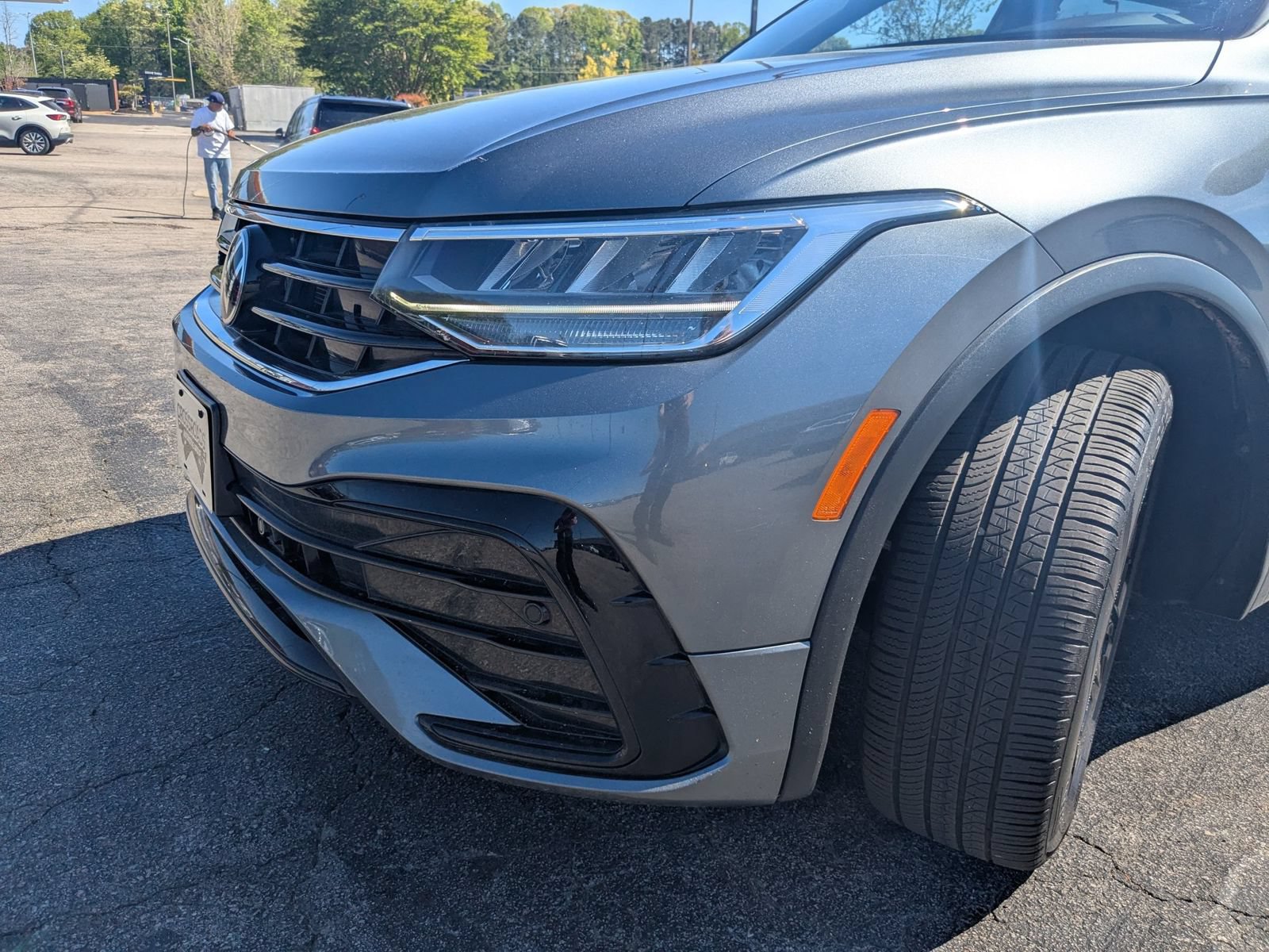 Used 2023 Volkswagen Tiguan SE R-Line AWD/4WD image 5