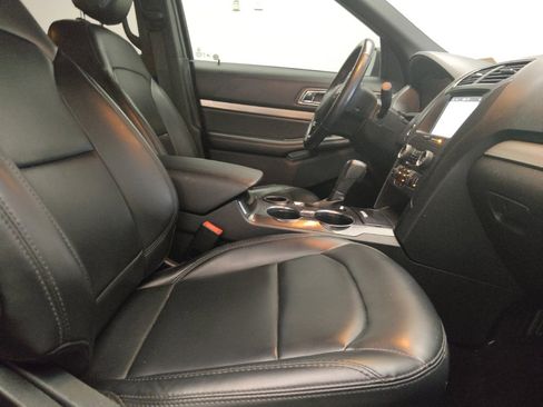 Used 2019 Ford Explorer XLT w/ Equipment Group 202A FWD image 21
