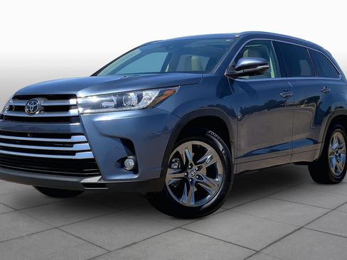 Used 2017 Toyota Highlander Limited Platinum w/ Carpet Mat Package image 2