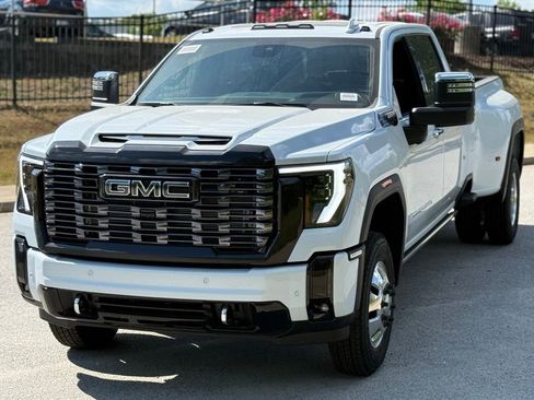 New 2026 GMC Sierra 3500 Denali Ultimate AWD/4WD image 9
